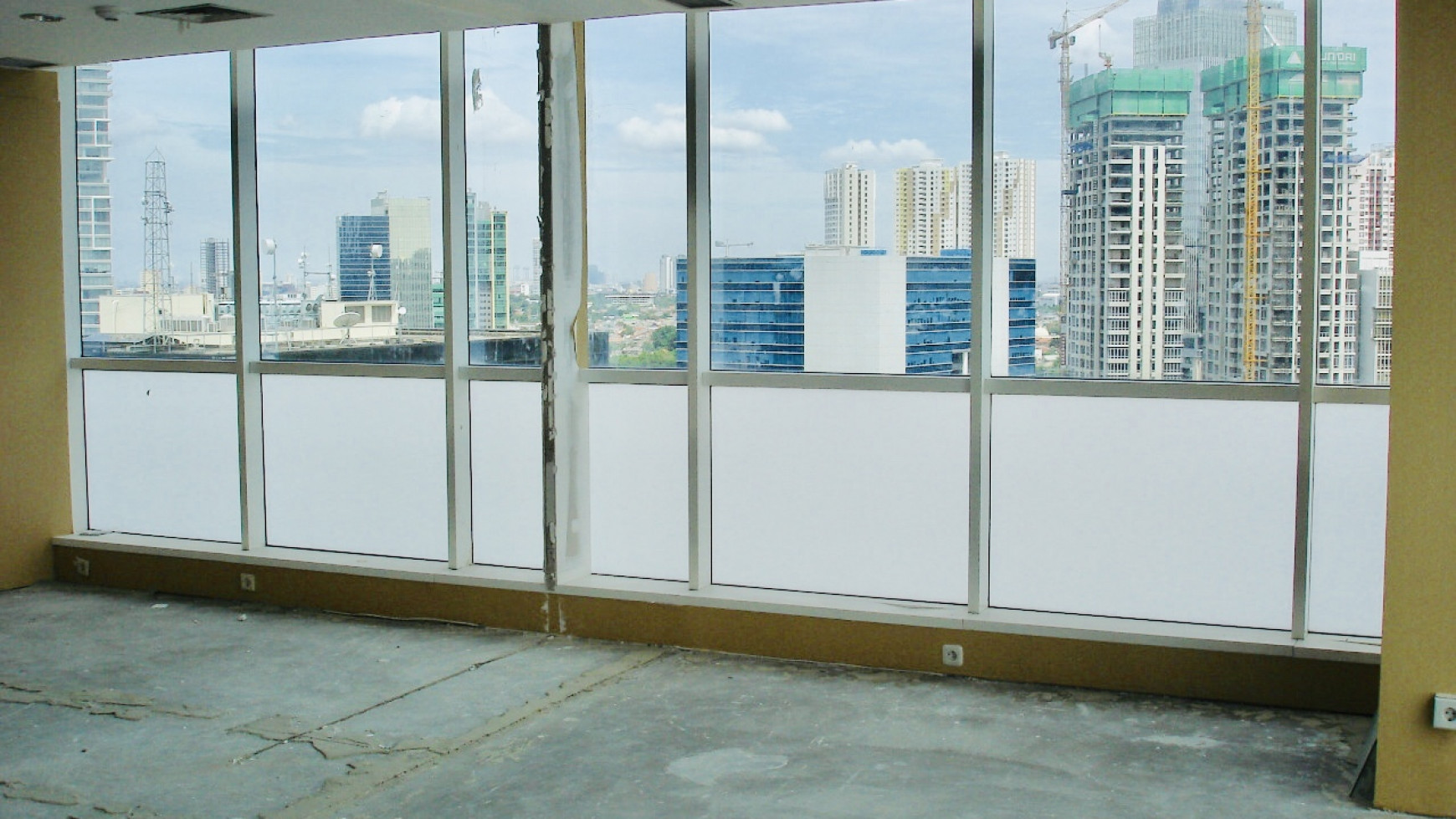 Kantor Menara Kuningan, corner unit, view Rasuna Said, cocok untuk strat up business dan kantor Pengacara