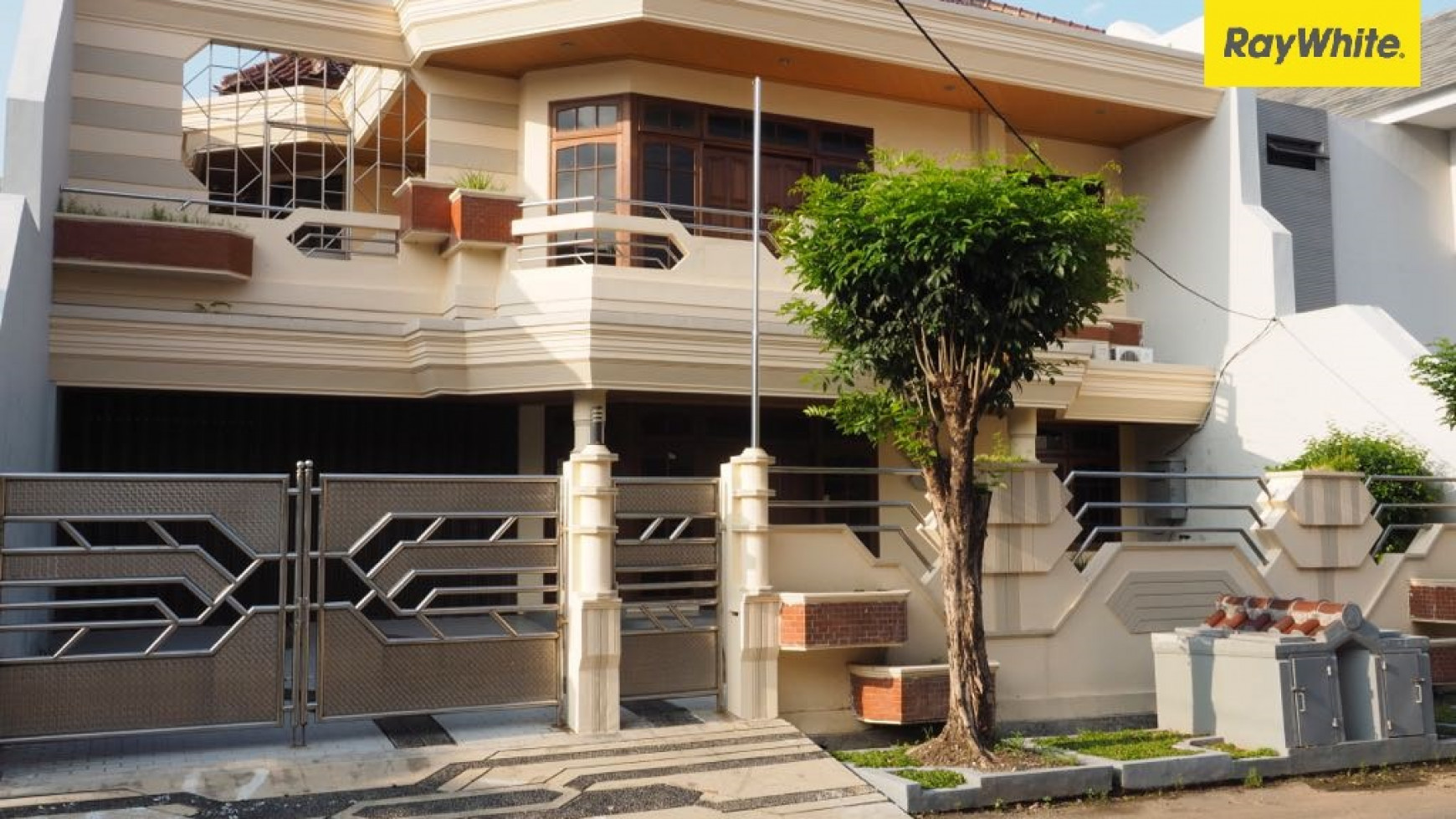 Rumah Bagus 2 lantai di Jalan Manyar Kertoarjo, Surabaya