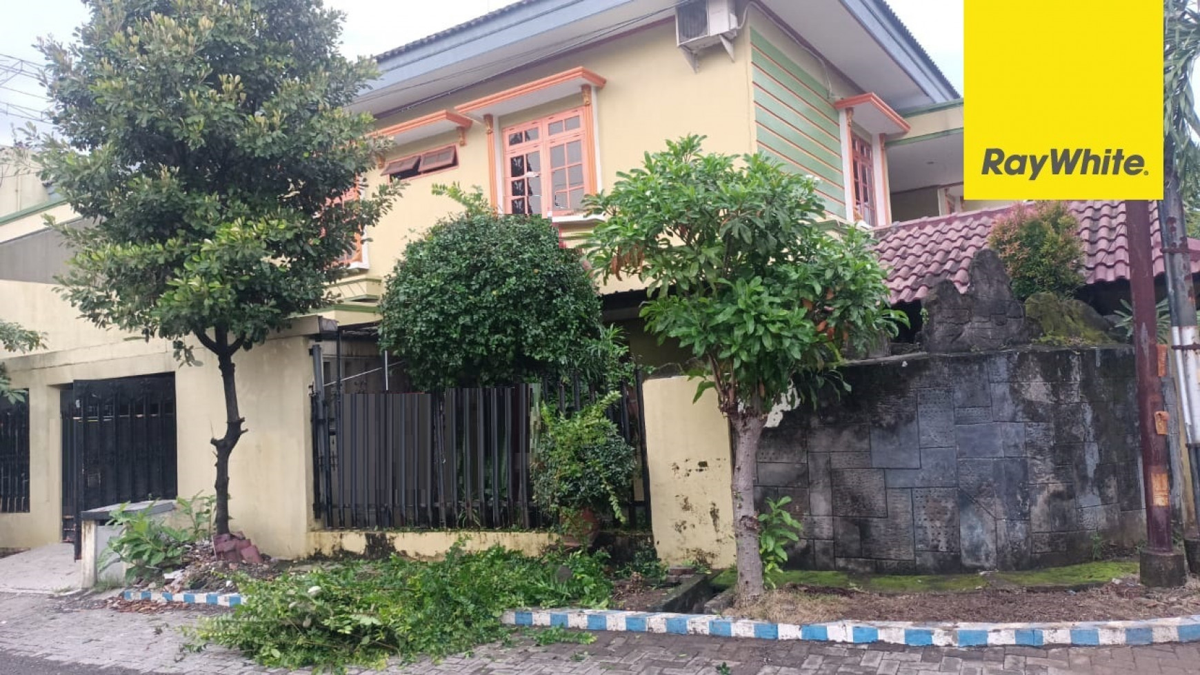 Rumah 2 lantai di Jalan Jemursari, Surabaya