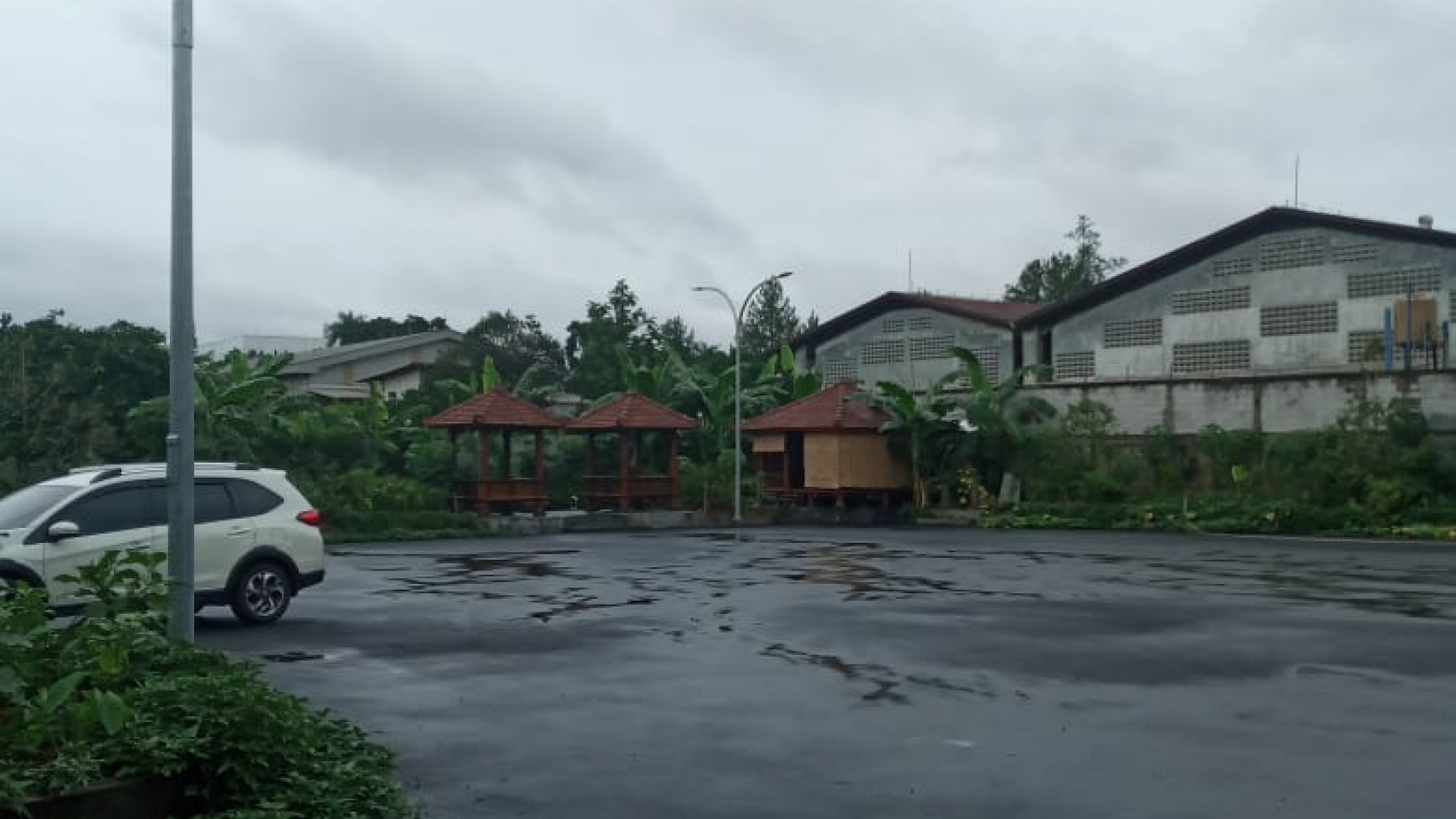 Gudang dengan kantor dan mess di Cibinong Bogor