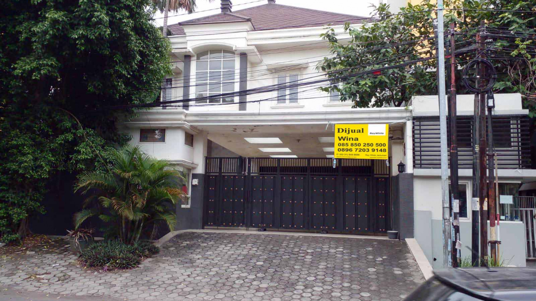 Rumah di Raya Tenggilis, Cocok untuk usaha (ada kantor & Guest House), Siap Huni