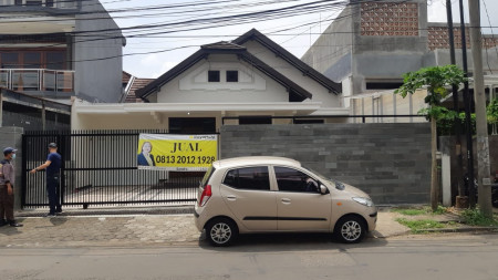 Rumah Klasik di Lokasi Favorit Jl Utama Mekarwangi