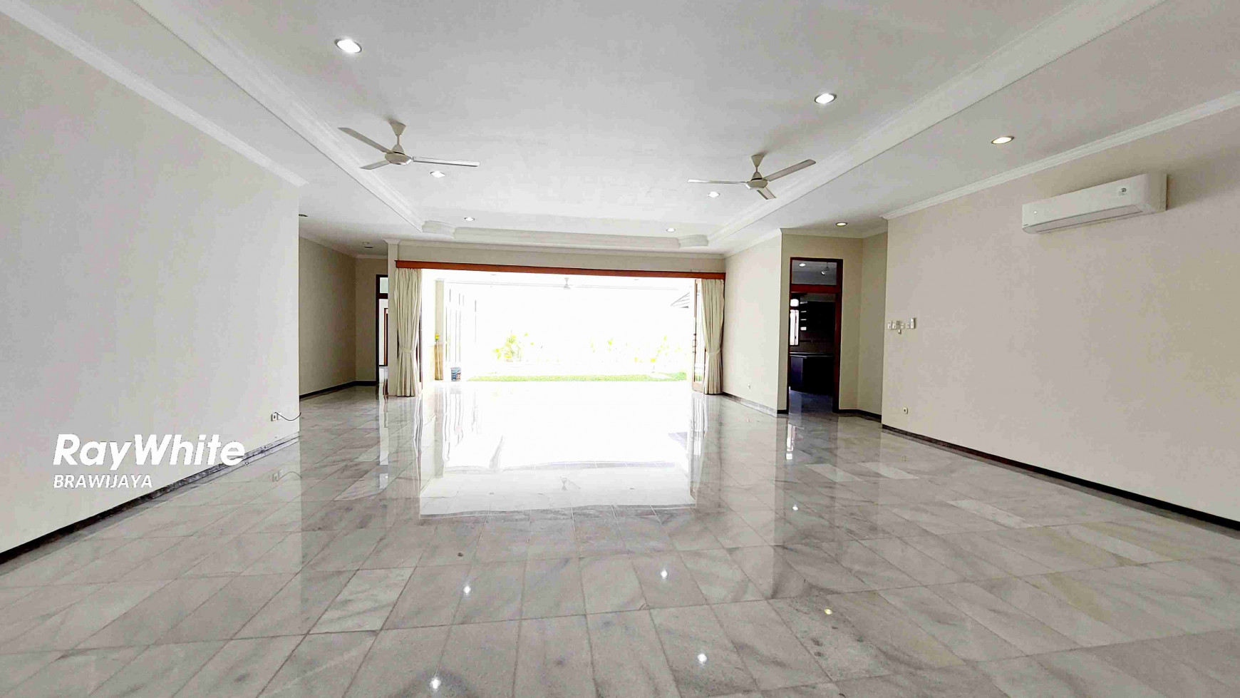 DIJUAL RUMAH DI CIPETE, JAKSEL, DALAM KOMPLEKS, RUMAH 1 LANTAI, PRIVATE POOL, DEKAT MRT CIPETE