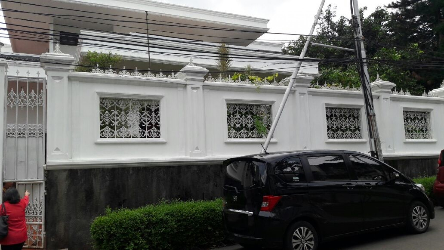 Rumah Asri ,Besar di Kebayoran Lama