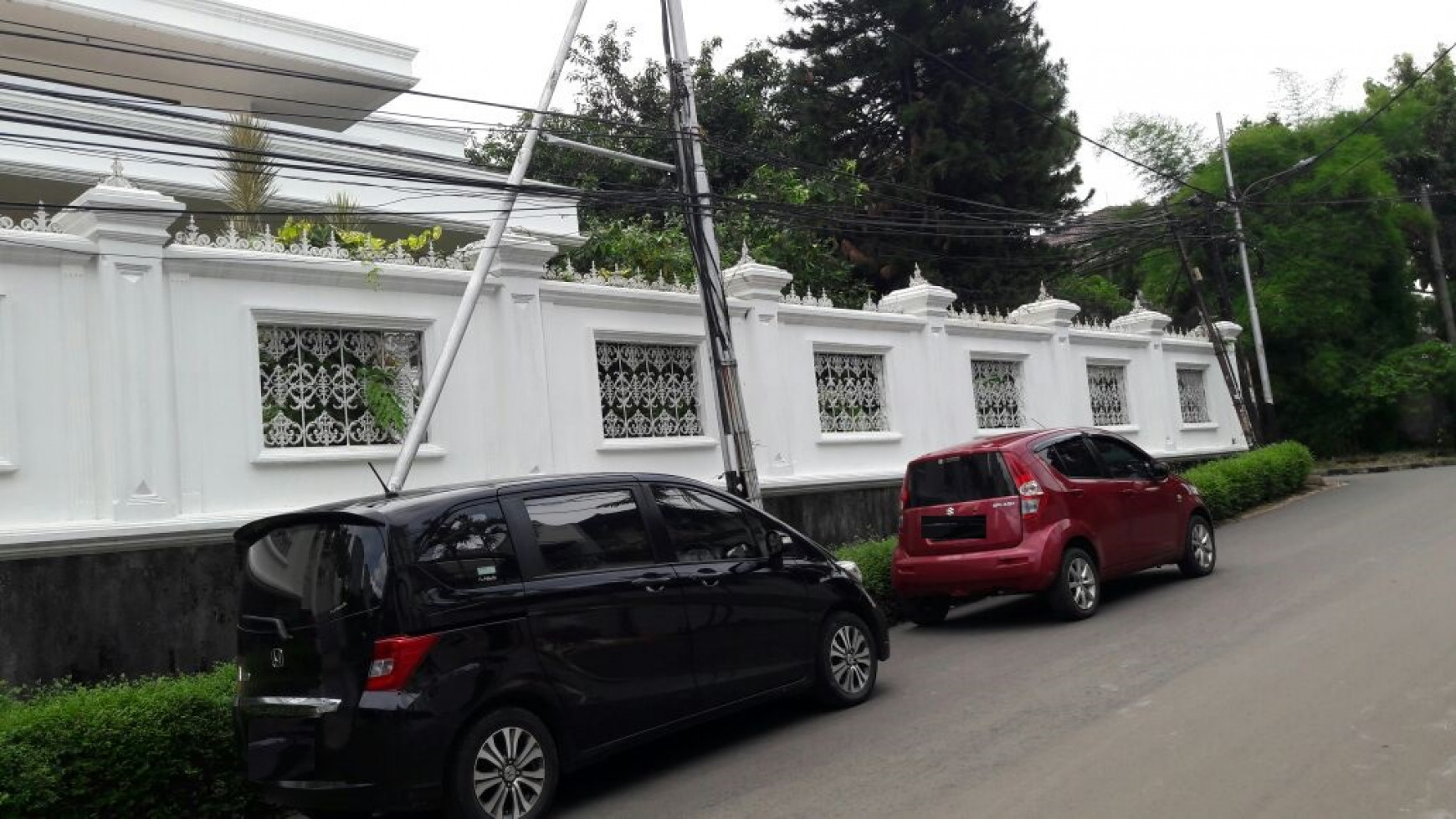 Rumah Asri ,Besar di Kebayoran Lama