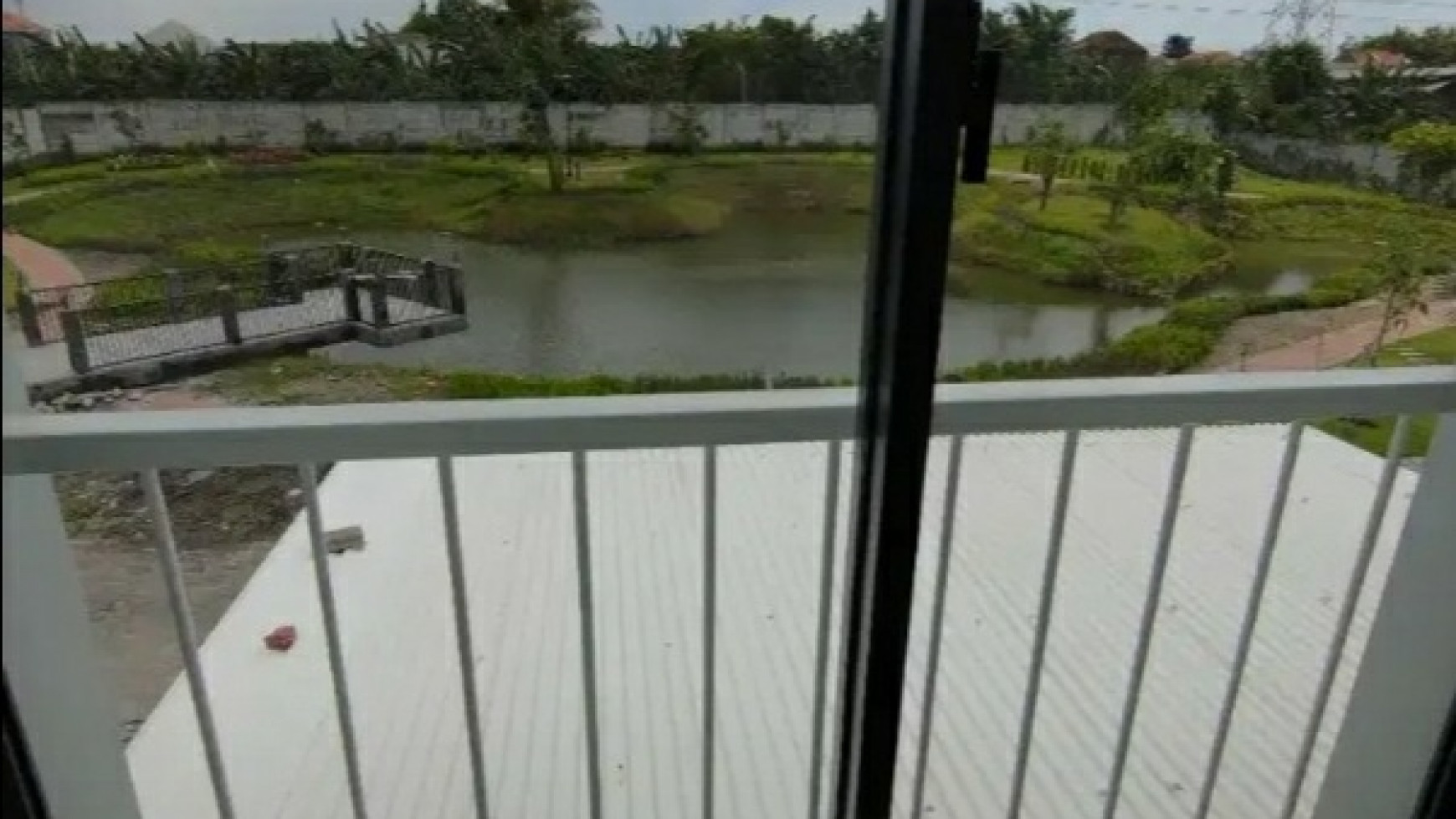 Dijual Rumah Baru Royal Residence Oakwood Wiyung Surabaya - NEW Baru 2 Lantai - Spesial View Danau