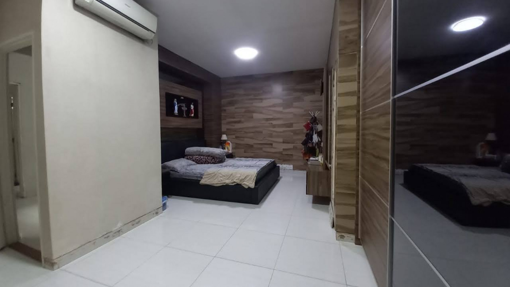 Rumah Bagus 3 Lantai ,Harga nego do Golf Lake Residence Cengkareng Jakarta Barat