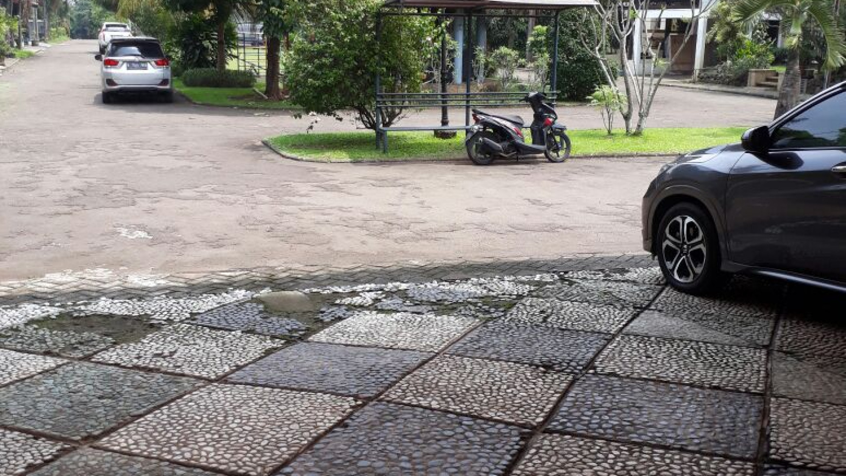 Rumah Bagus,Jalan Lebar di Pondok Ranji.