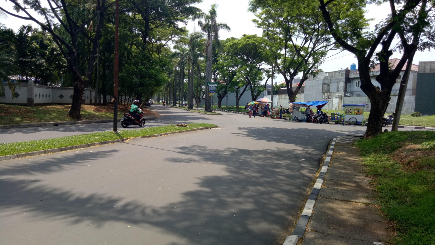 Kavling Hoek ,Lokasi jalan Boulevard utama ,harga Nego di Taman Vila Meruya Jakarta Barat