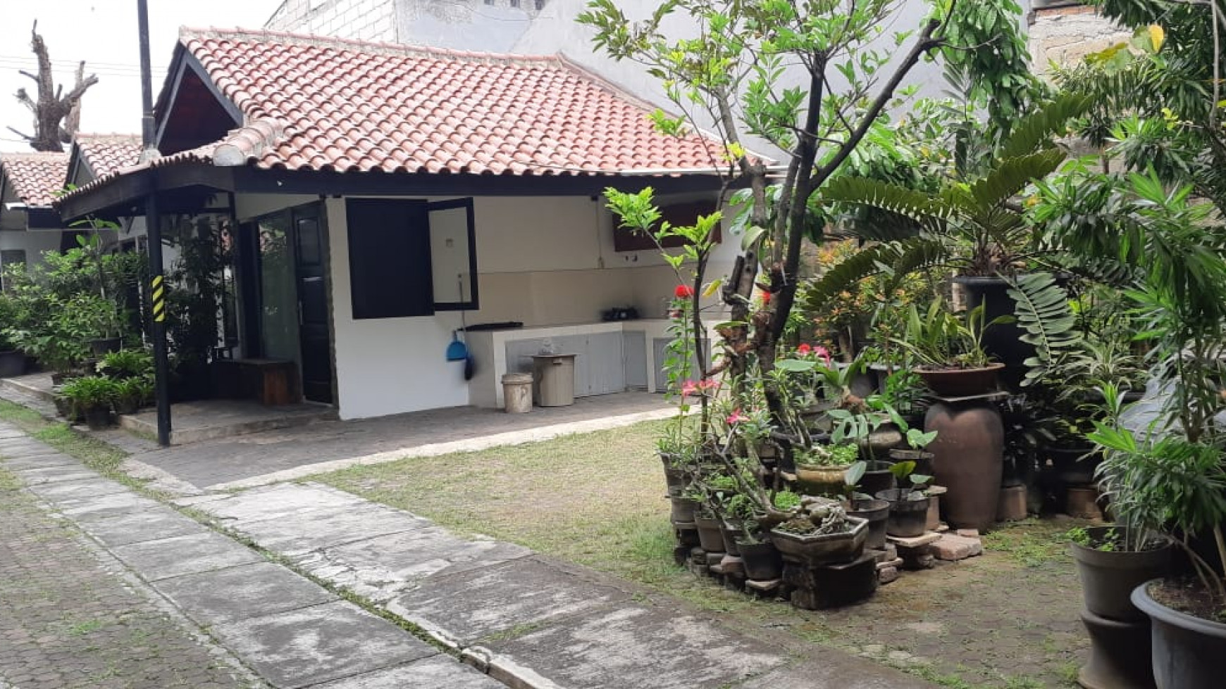 Rumah pinggir jalan, Siap Huni di Pondok Ranj ,i