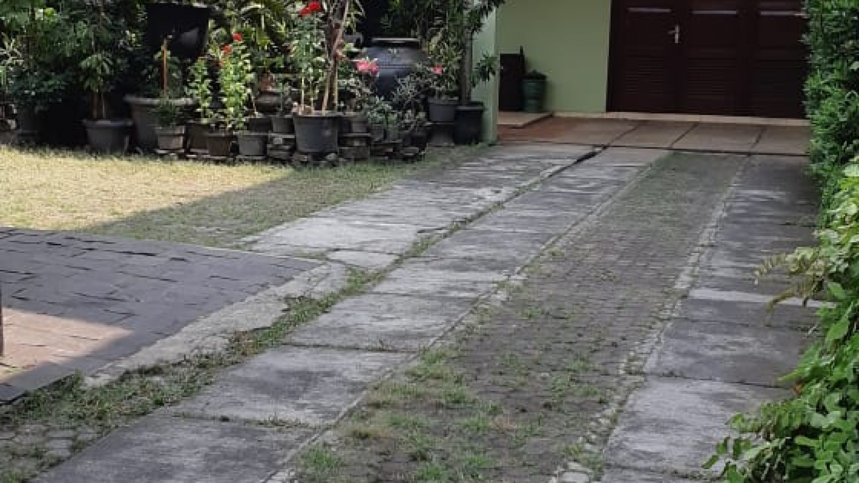 Rumah pinggir jalan, Siap Huni di Pondok Ranj ,i