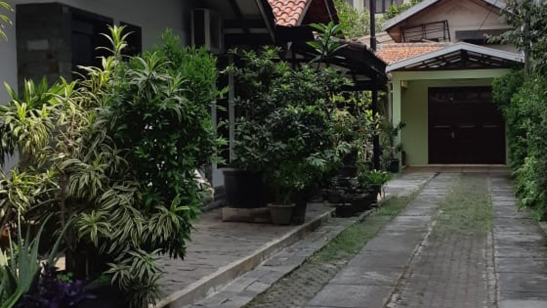 Rumah pinggir jalan, Siap Huni di Pondok Ranj ,i