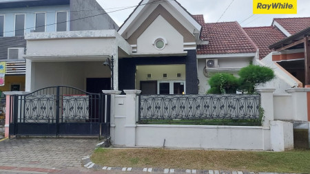 Rumah di Delta Pelangi, Waru, Sidoarjo