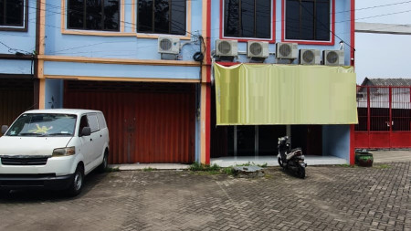 Ruko 3 lantai di Jalan Kalijudan, Surabaya