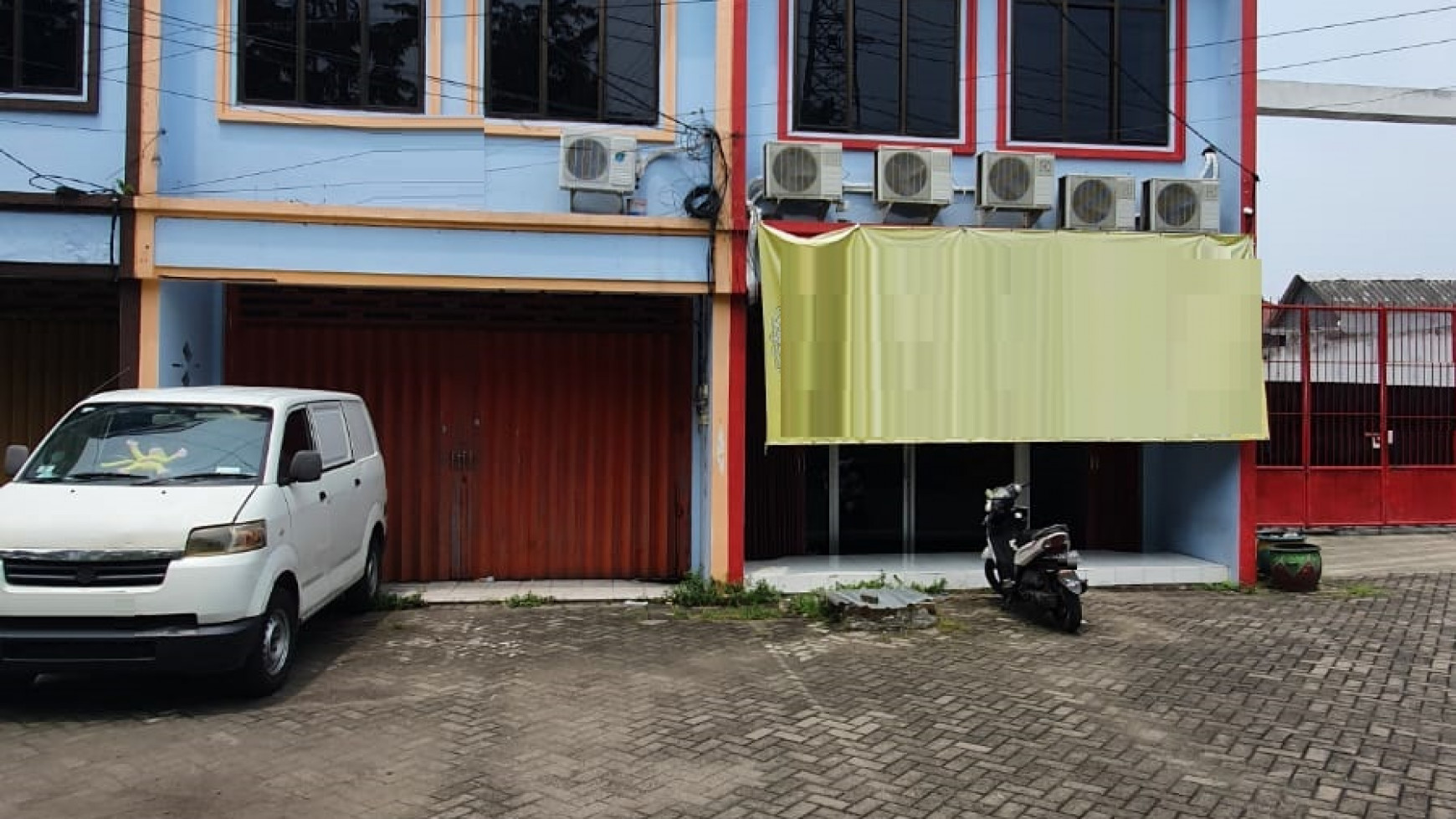 Ruko 3 lantai di Jalan Kalijudan, Surabaya