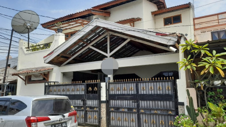 Rumah Besar Hook Murah  Siap Huni  di Harapan Indah Bekasi 