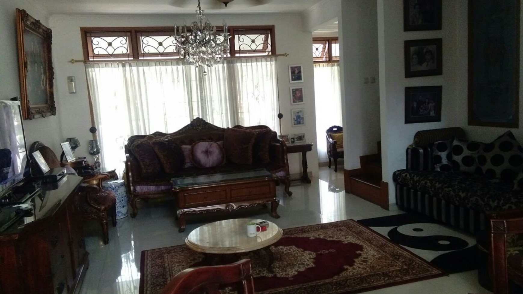 Rumah Cantik Bagus,lokasi terbaik di sektor 9