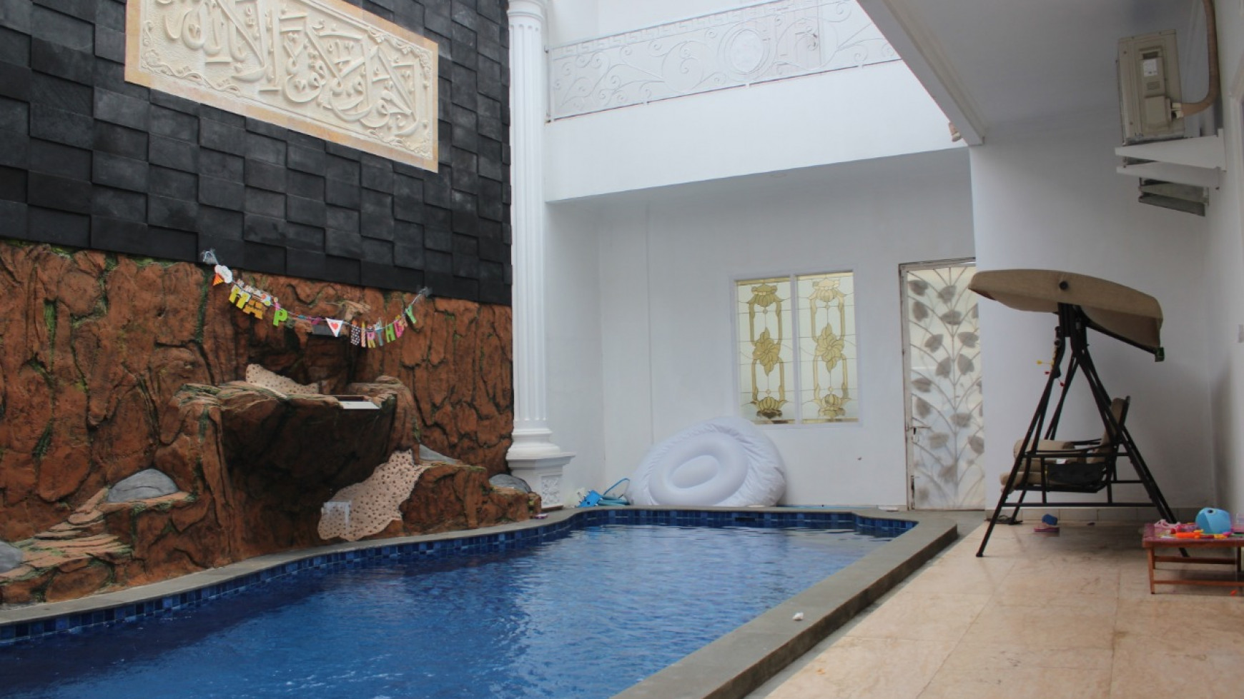 Rumah 2,5 Lantai Hoek, Fully Furnished dan Mewah di Pondok Kelapa Jakarta Timur