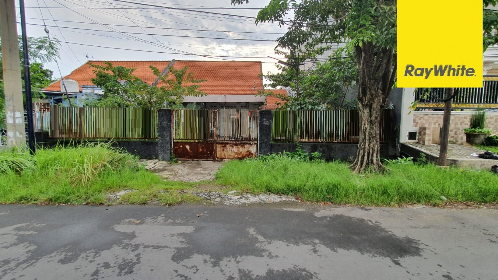 Rumah SHM Pusat Kota di Jalan Kahuripan, Surabaya