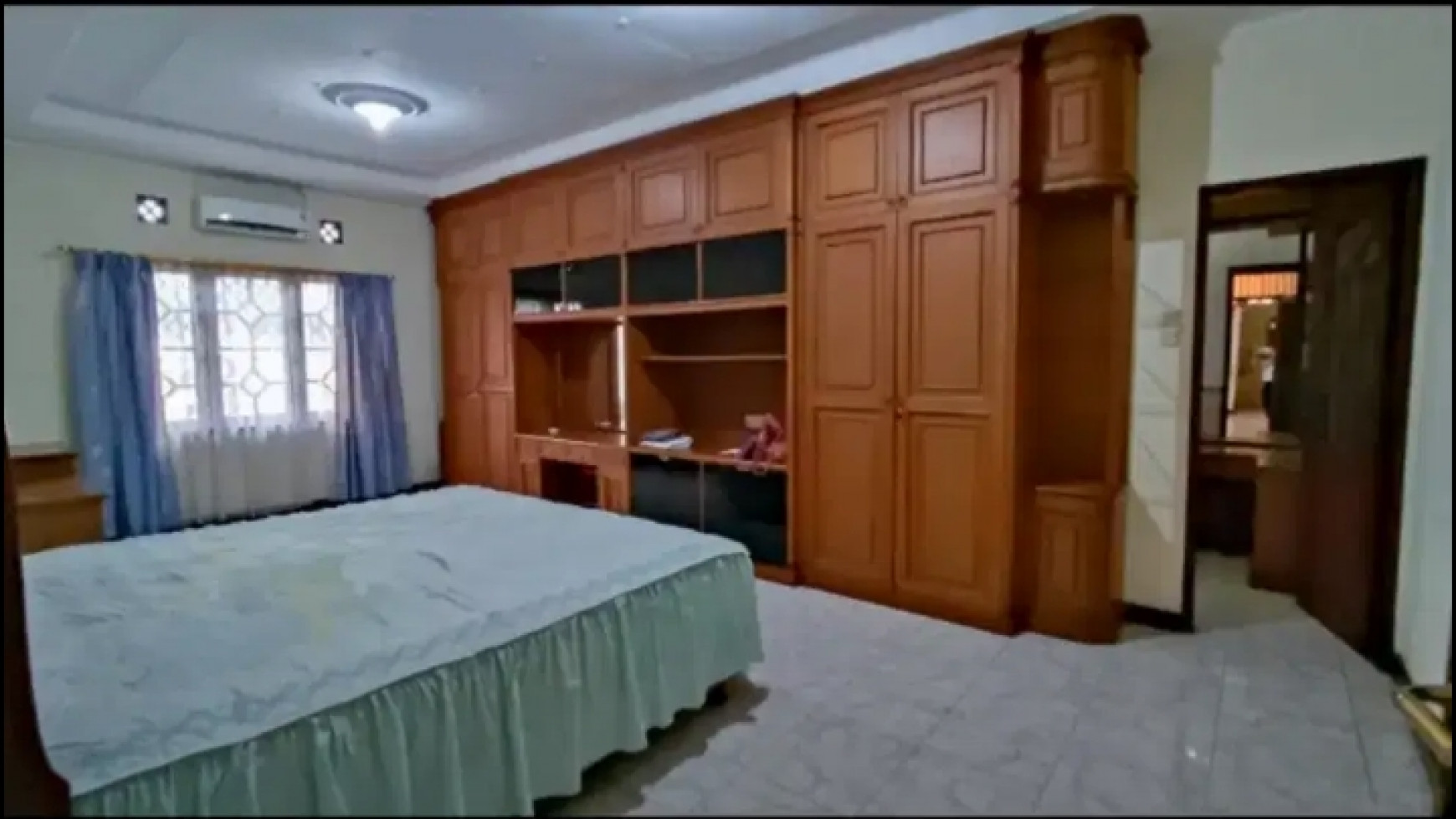 Rumah Klasik Sangat Terawat Full Furnished di Nusaloka BSD