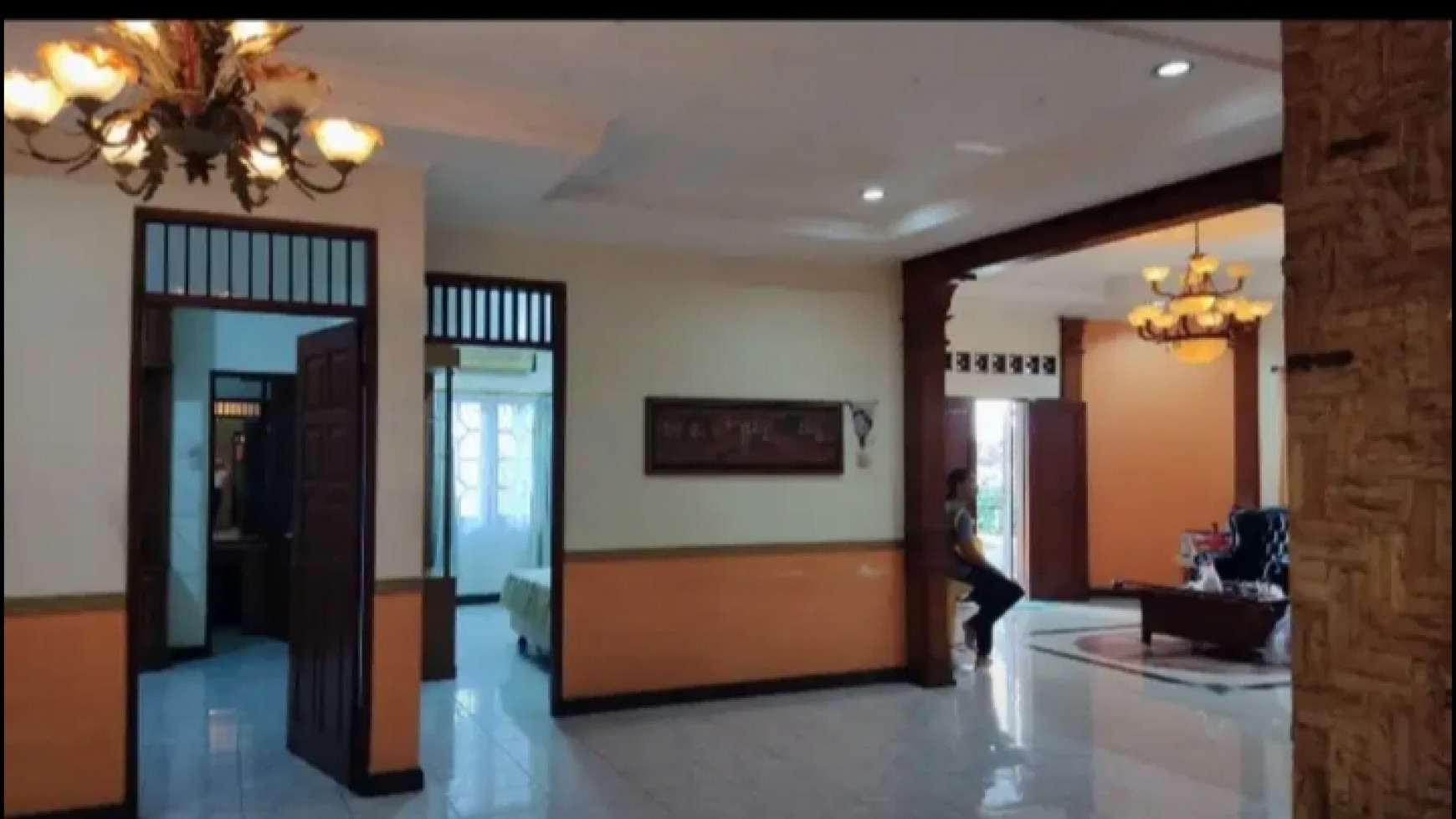 Rumah Klasik Sangat Terawat Full Furnished di Nusaloka BSD