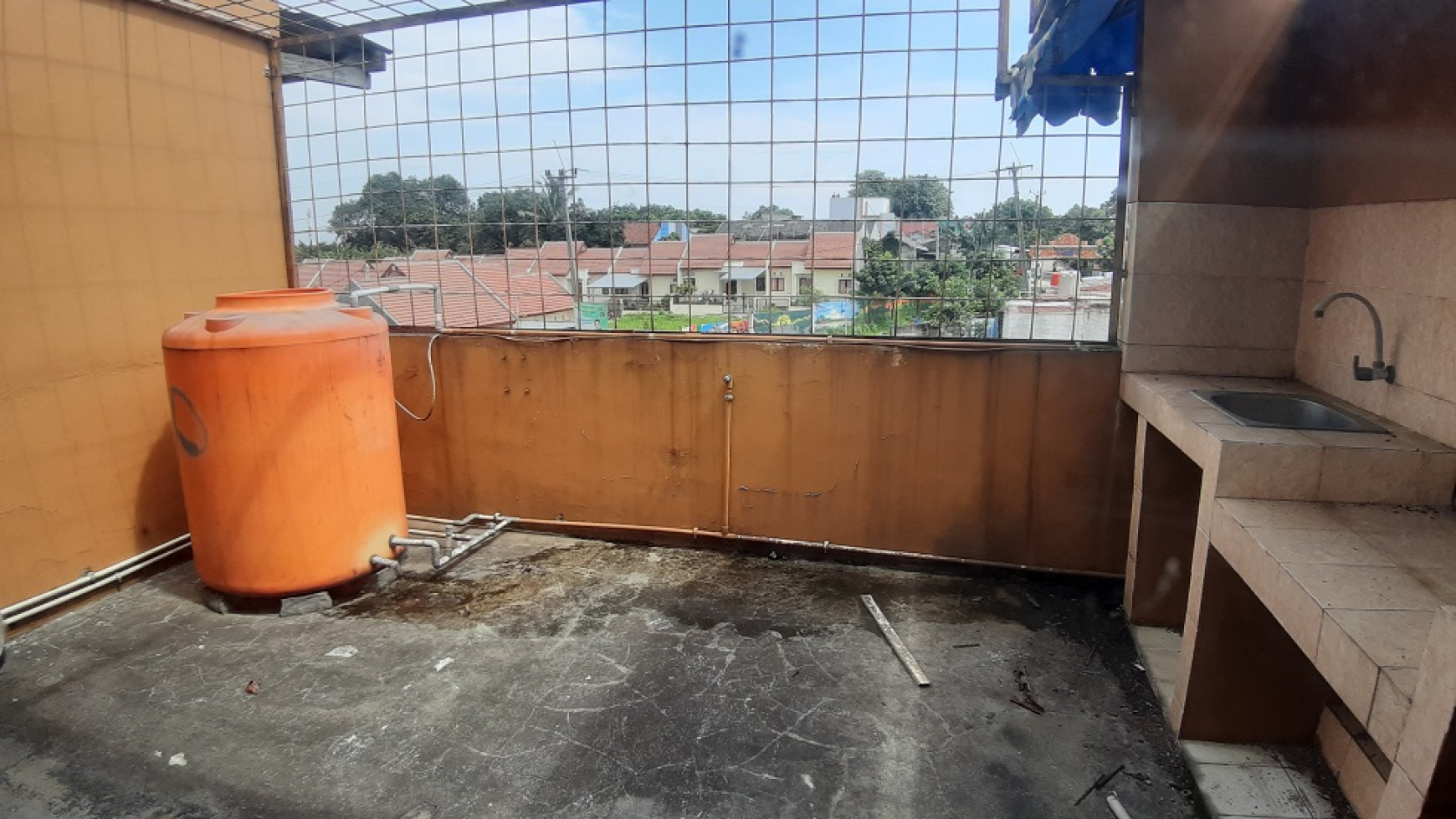 DIJUAL CEPAT RUKO DI SAWANGAN PERMAI, DEPOK, JAWA BARAT, BANGUNAN 2,5 LANTAI, HADAP SELATAN