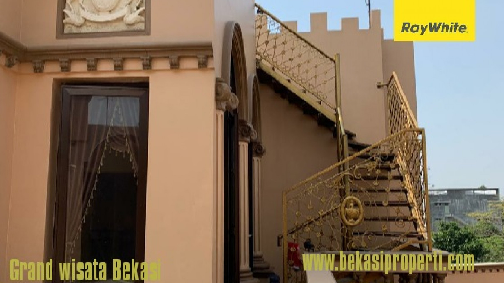 Rumah Mewah di grandwisata, 3lantai superrr banget.