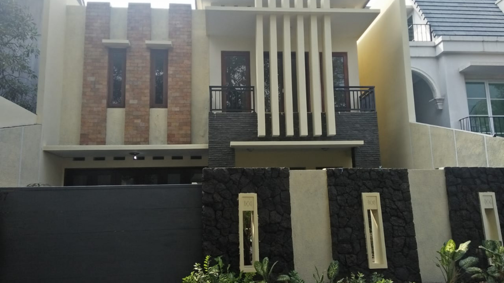 Dijual Rumah dalam Cluster Casamora Belakang Citos , Cilandak Jaksel