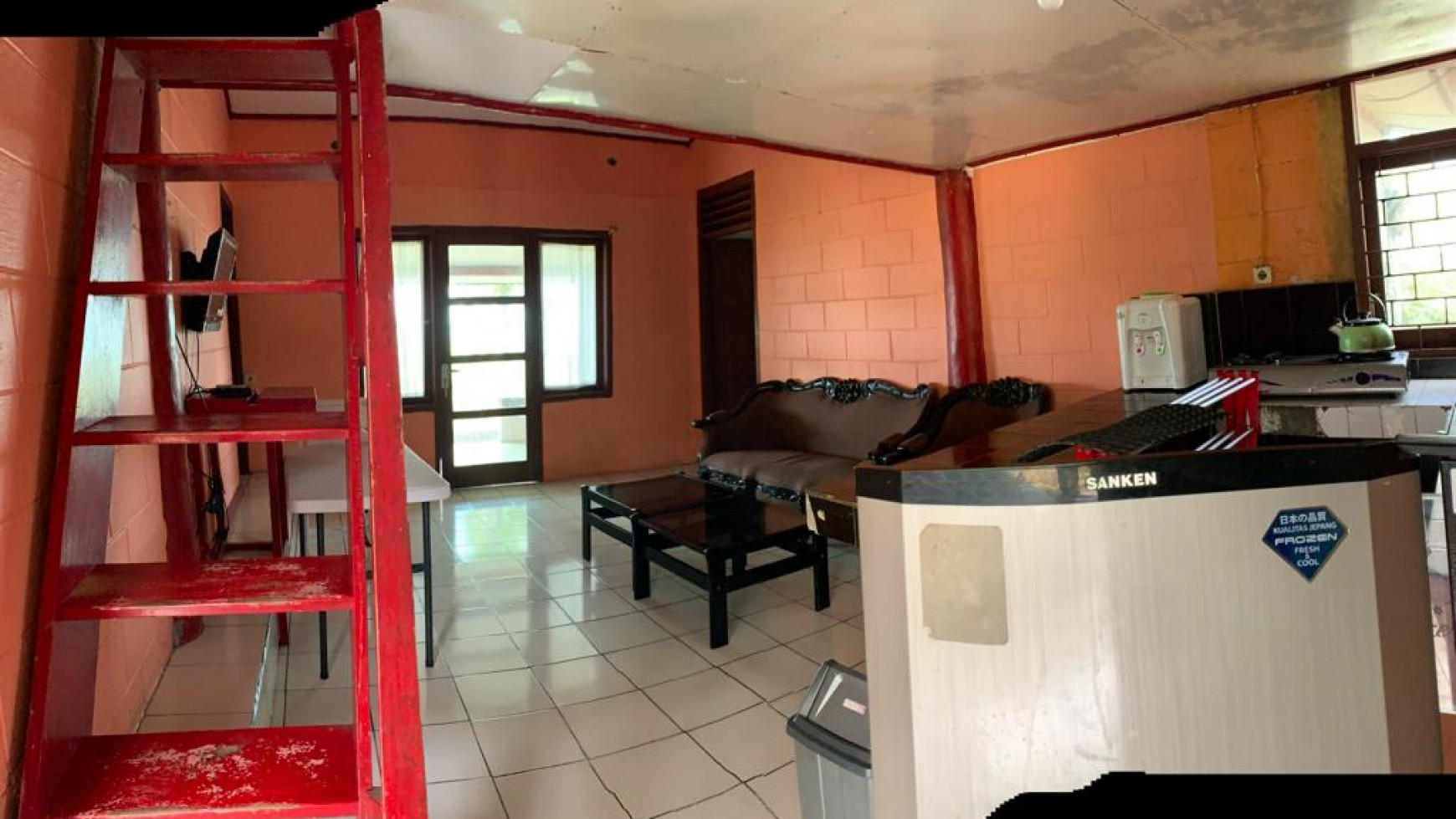 Dijual Villa di Tepi Pantai di Jl Raya Anyer, Banten