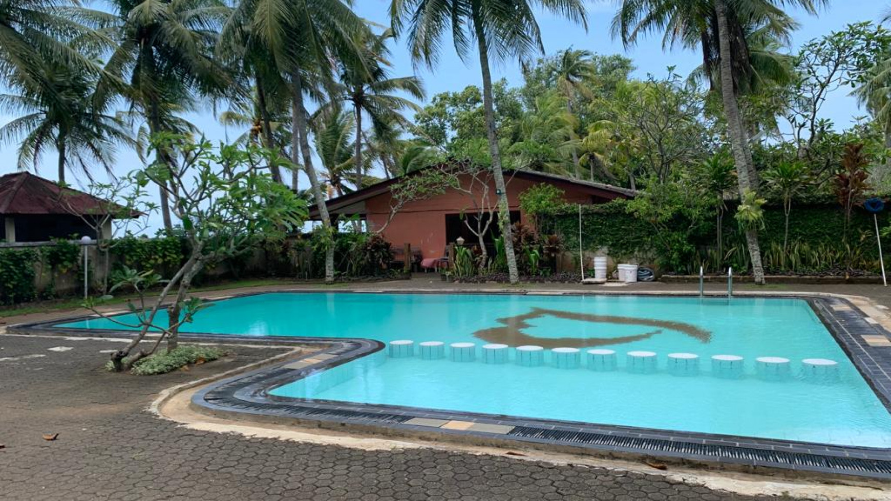 Dijual Villa di Tepi Pantai di Jl Raya Anyer, Banten