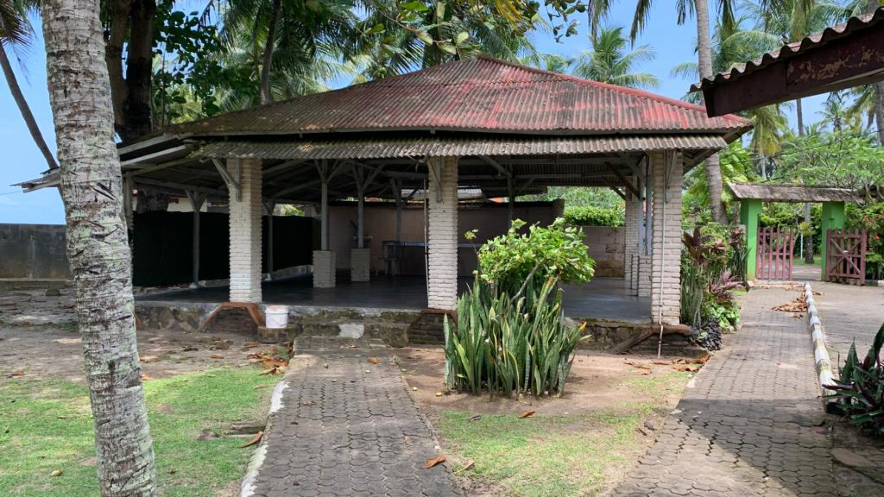 Dijual Villa di Tepi Pantai di Jl Raya Anyer, Banten