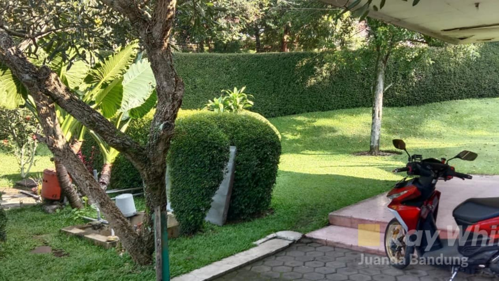 Langka Rumah tua Terawat di Bukit Raya Ciumbuleuit Bandung Utara dekat dago siap pakai