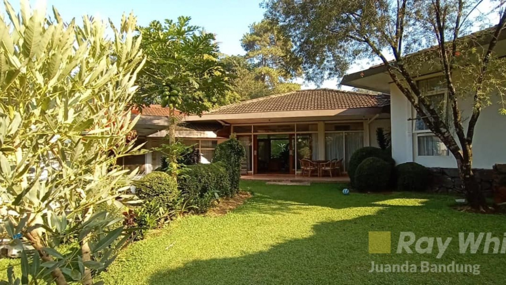 Langka Rumah tua Terawat di Bukit Raya Ciumbuleuit Bandung Utara dekat dago siap pakai