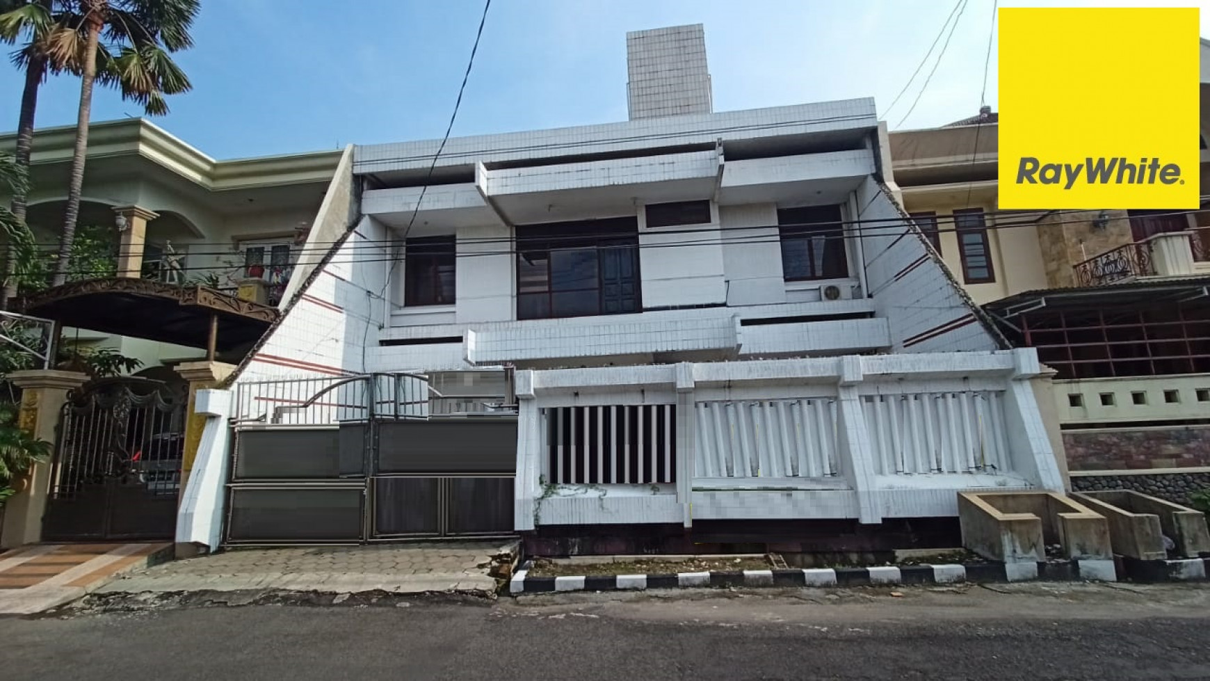 Rumah 2 lantai di Jln Manyar Kertoarjo, Surabaya