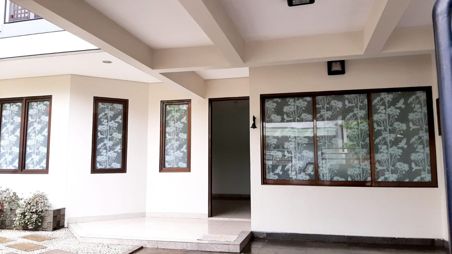 Dijual rumah Hoek 2 lantai di samping lap. basket & taman asri @ Puri Indah, JakBar 