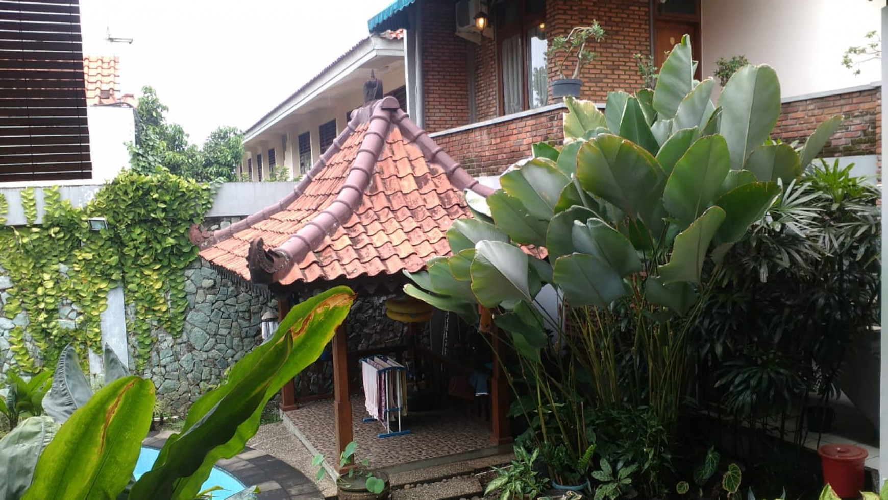 Rumah etnik jawa dengan kayu jati area Cipete jaksel 