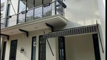 Rumah bergaya classic French style Brand new Foresta BSD