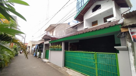 Dijual Rumah + 2 Rumah kos Lokasi strategis di Kebon Jeruk, Jakarta Barat