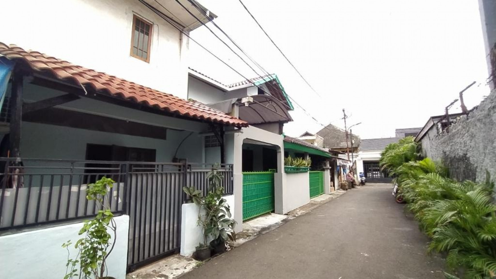 Dijual Rumah + 2 Rumah kos Lokasi strategis di Kebon Jeruk, Jakarta Barat