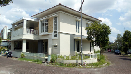 Rumah Mewah Dalam Perumahan Green Hills  Dekat Kampus UGM dan UII 