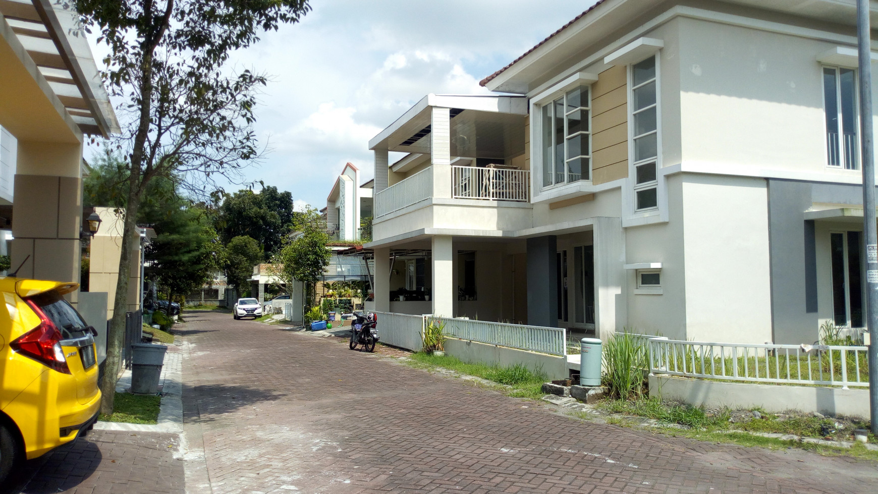 Rumah Mewah Dalam Perumahan Green Hills  Dekat Kampus UGM dan UII 