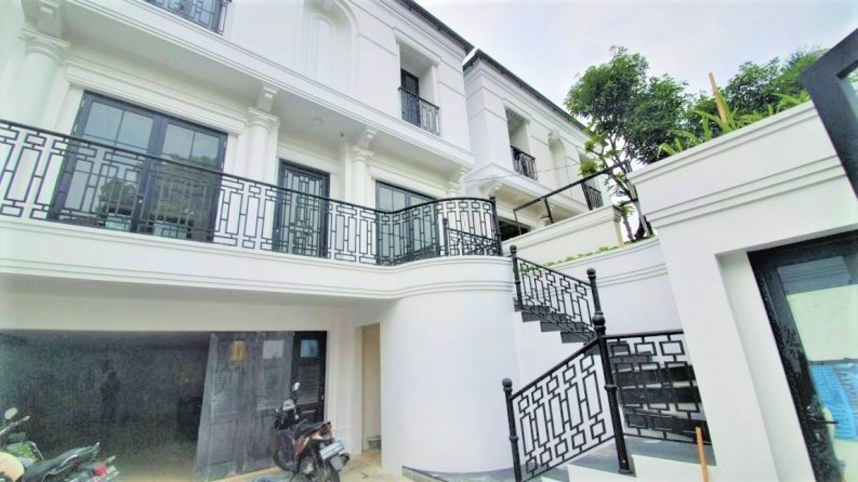 For Sale Rumah baru 2,5lantai design American klasik mewah area Cipete jaksel