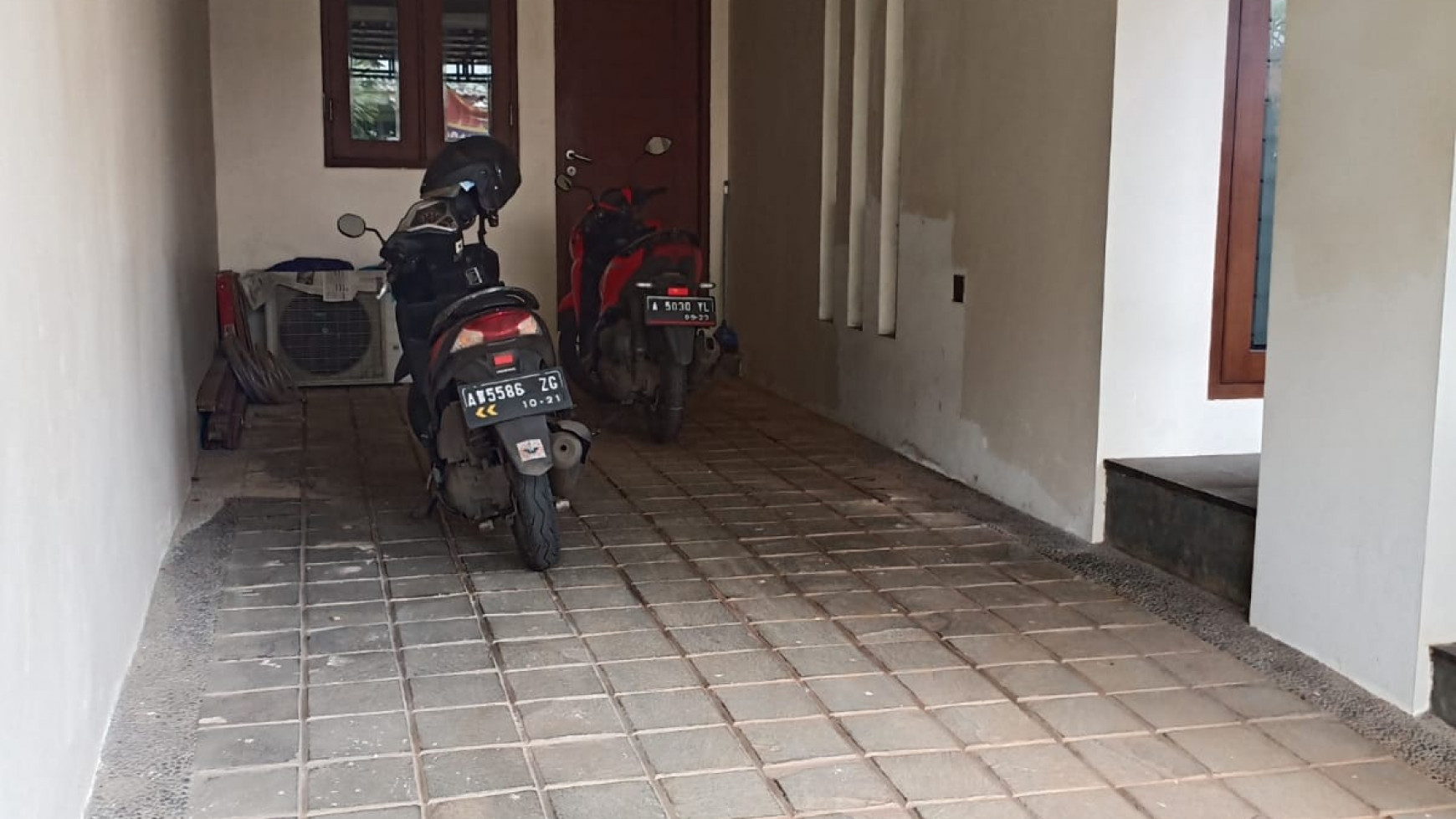 Rumah 2 lantai siap huni dalam cluster, lokasi strategis di Bintaro.