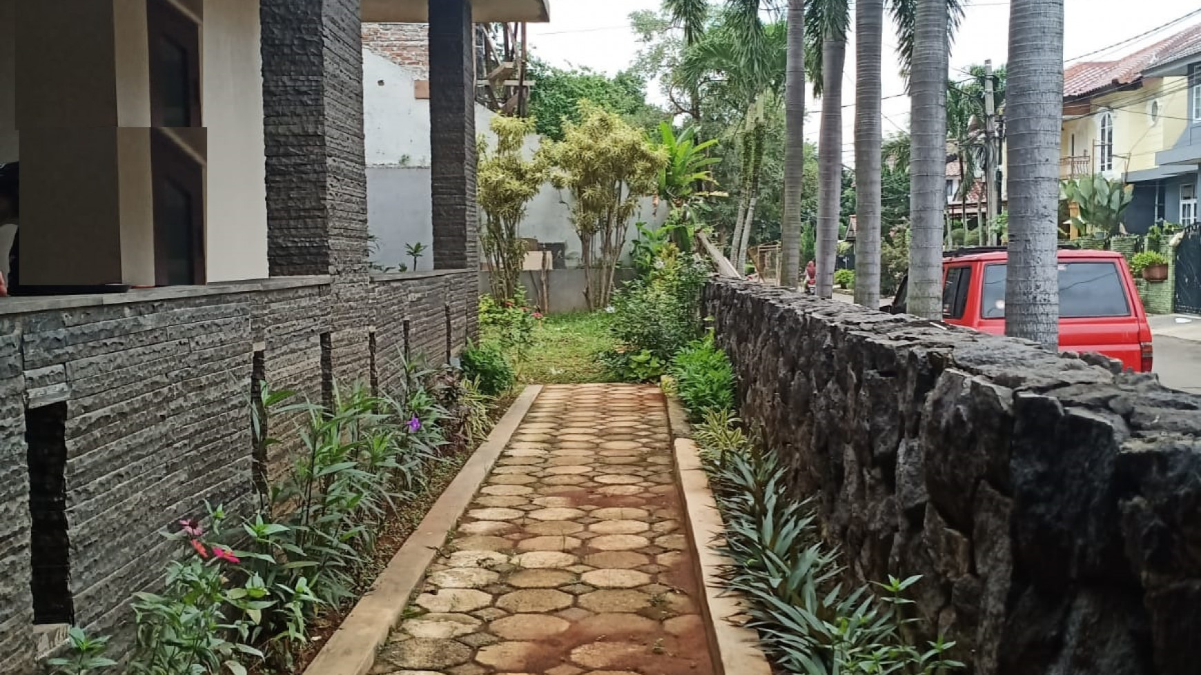 Rumah 2 lantai siap huni dalam cluster, lokasi strategis di Bintaro.