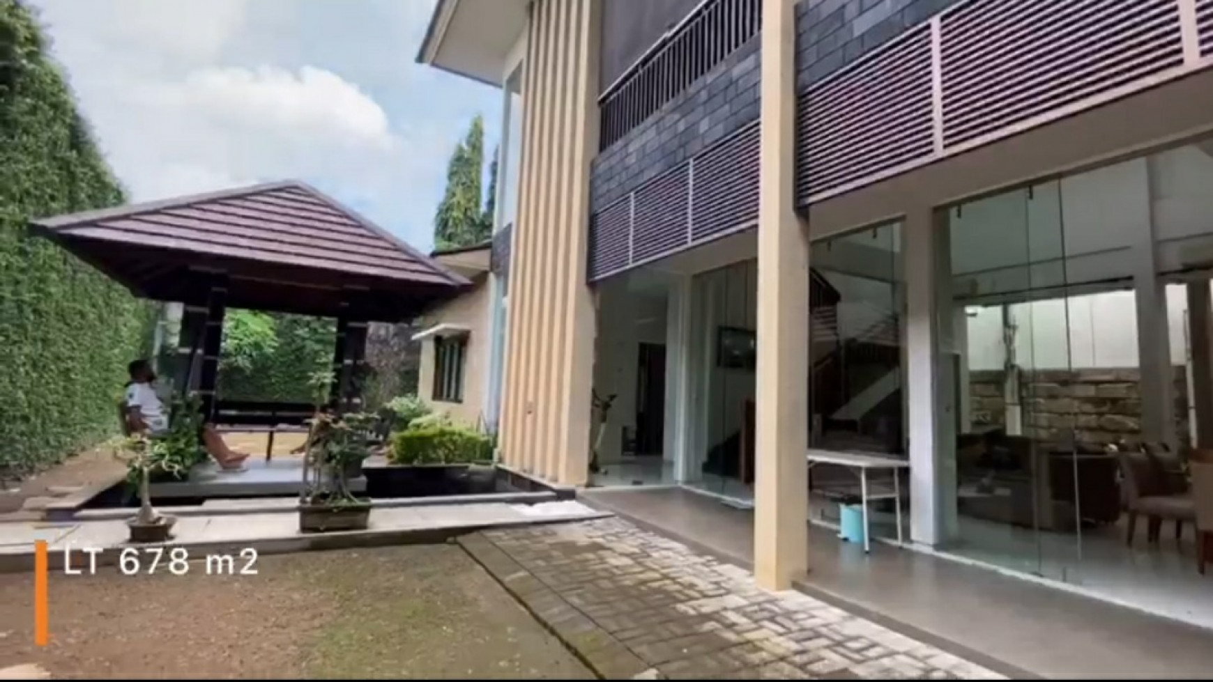 Dijual Rumah Royal Residence Wiyung Sby TerLUAS 678 m2 - K.Tidur 7+2 plus PAGAR