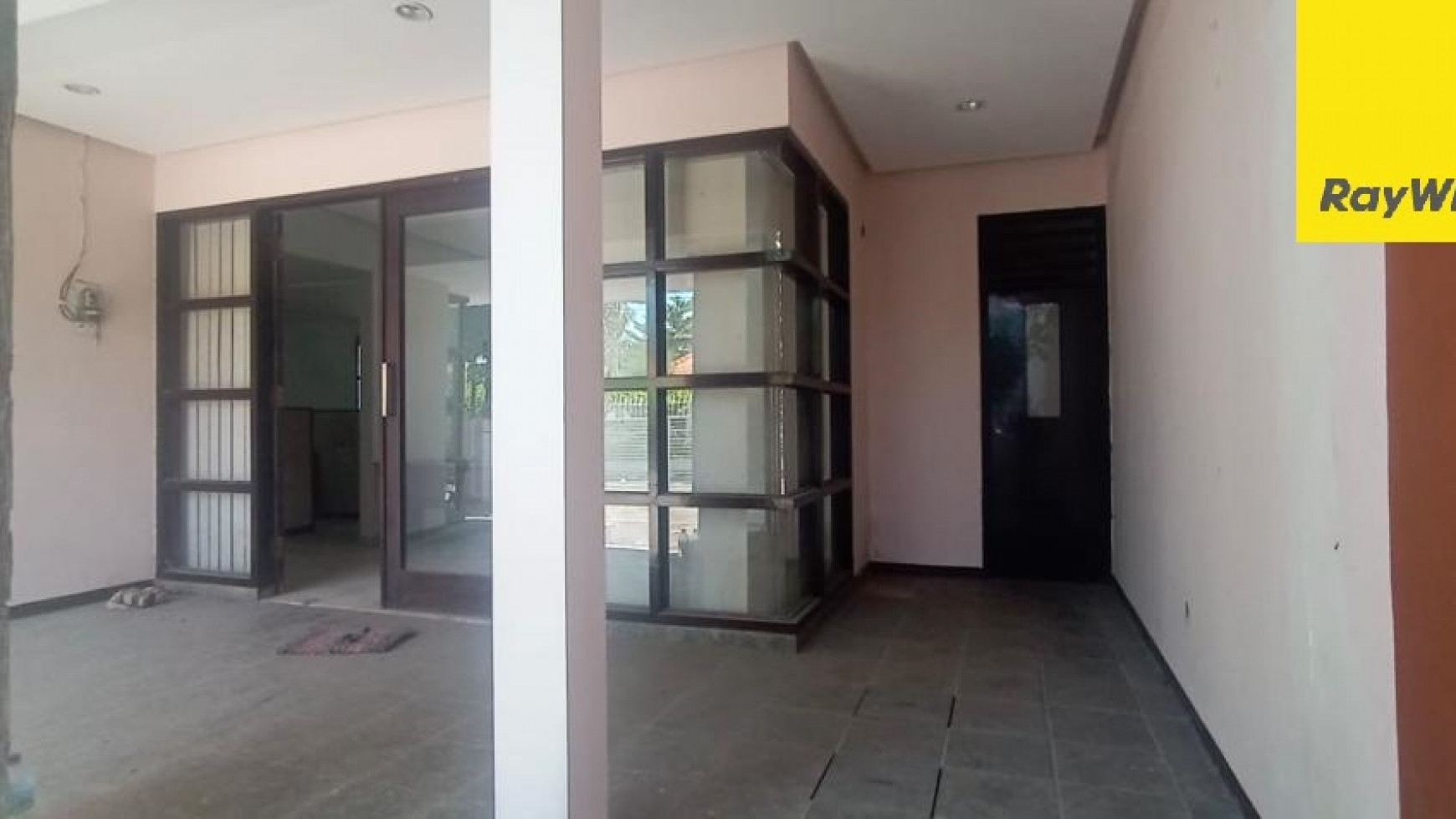 Rumah Eks Kantor di Bendul Merisi Utara, Surabaya