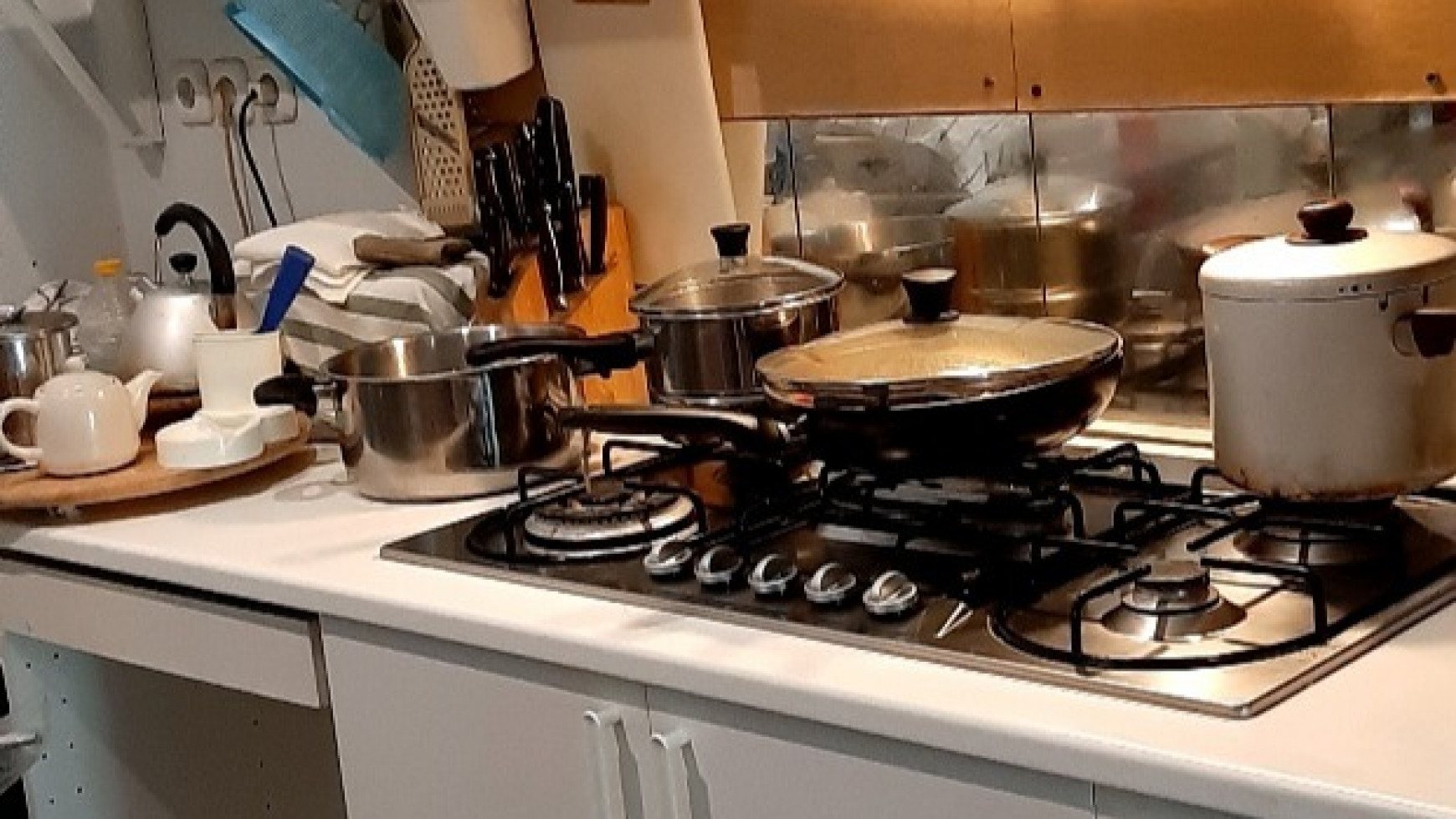 Turun harga Rumah Renovated De Latinos 