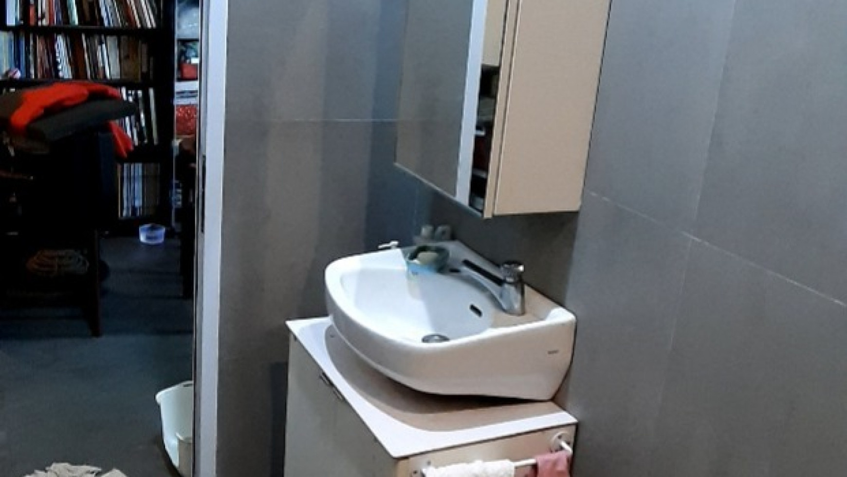 Turun harga Rumah Renovated De Latinos 