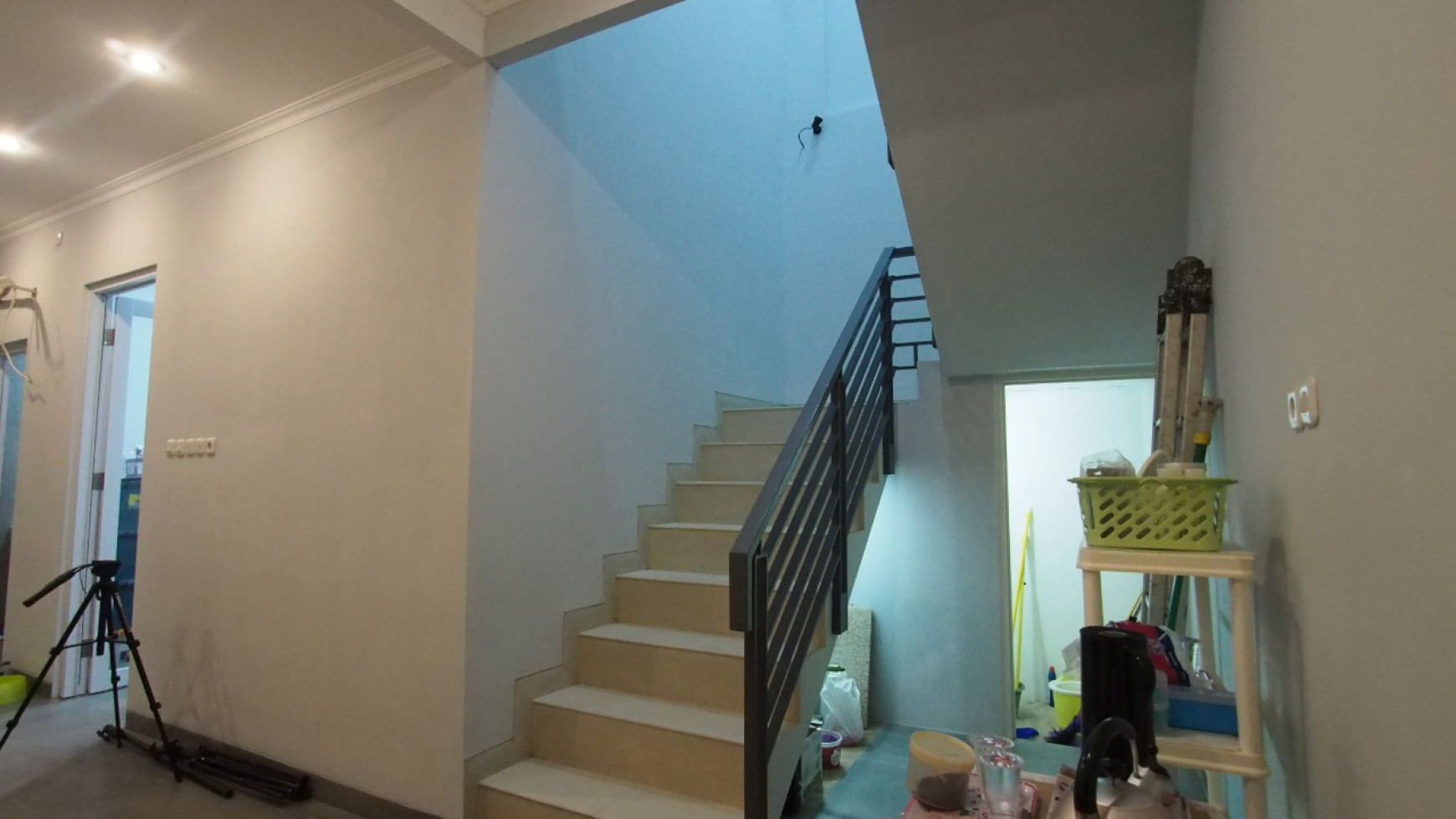 Turun harga Rumah Renovated De Latinos 