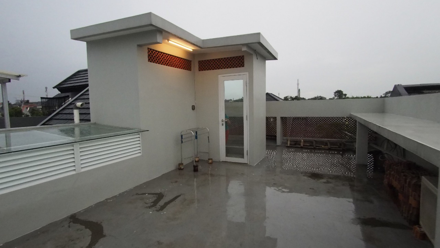 Turun harga Rumah Renovated De Latinos 